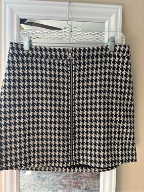 Express Black & White Houndstooth Zip-Front Mini Skirt